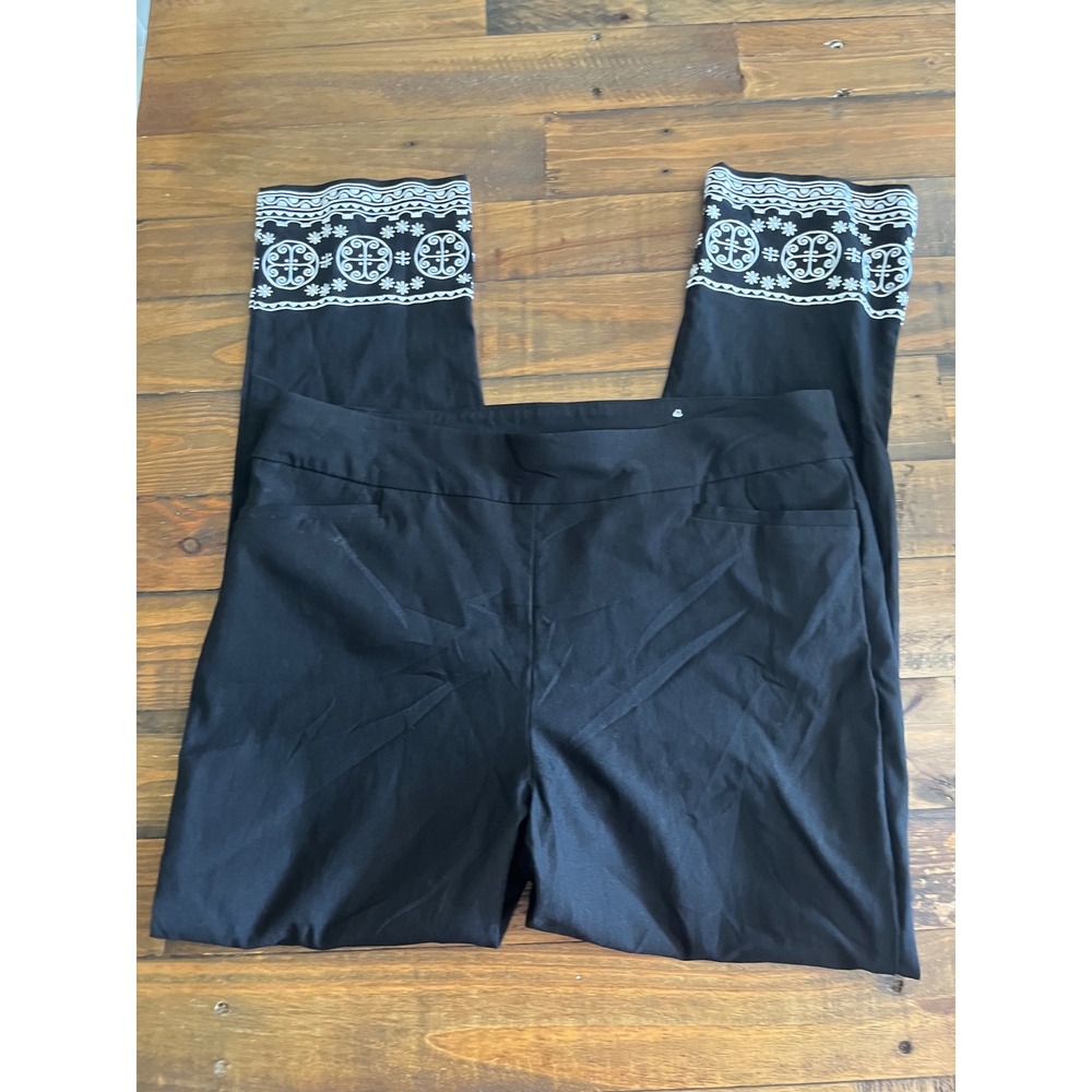 CHICO'S Crop Pants Embroidered Hem Boho Women 1R 8 Black Stretch Trousers - Picture 2 of 7